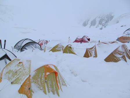 قله ی 7134 متری «ابن سینا»ی قرقیزستان زیر پای کوهنوردان نیشابوری