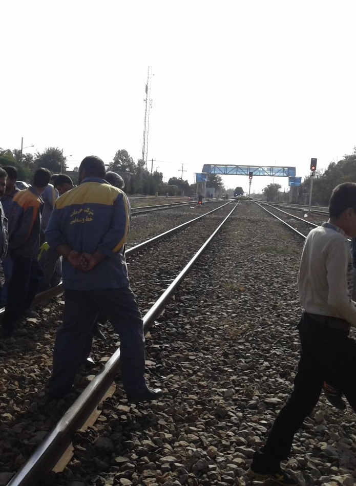 تجمع کارکنان راه آهن در نیشابور در اعتراض به عدم دریافت حقوق